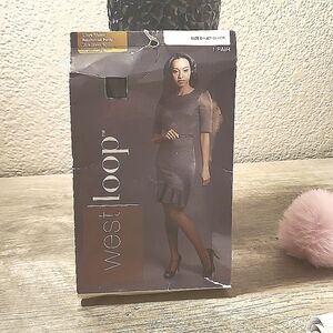 West Loop Size D Jet Black Ultra Sheer Pantyhose New in pavkage